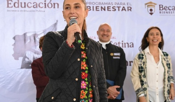 Presidenta Sheinbaum entrega Beca Rita Cetina en Ecatepec