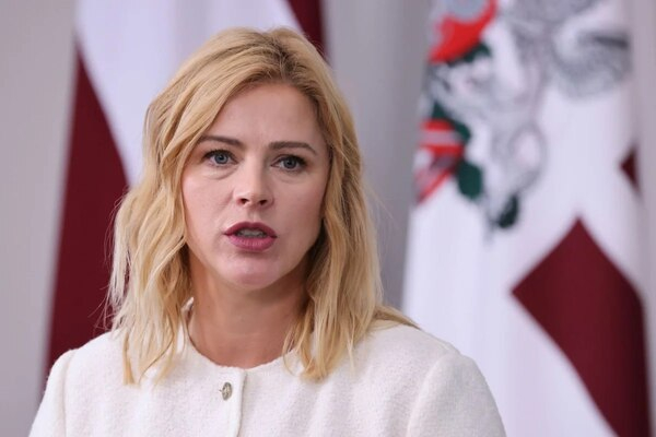 Renuncia primera ministra de Letonia