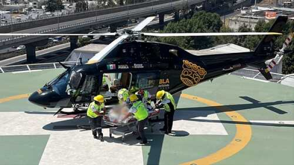 V&iacute;a a&eacute;rea, trasladan a paciente desde Zacapoaxtla