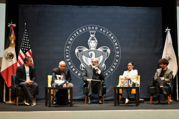 La BUAP preocupada por la desinformación, ofreció una conferencia para hacer frente a este problema