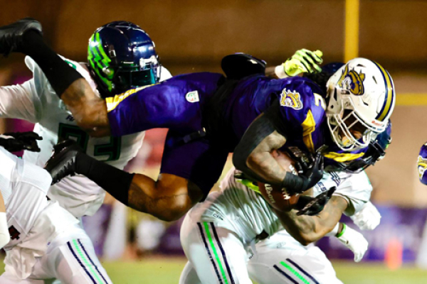 Arcángeles cae dramáticamente 27-23 ante Caudillos