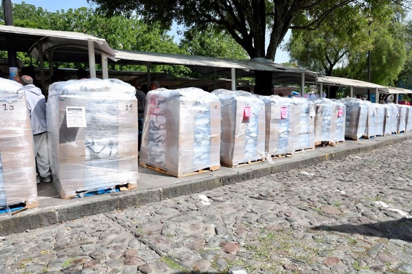 SEDIF entrega despensas en la UH Agua Santa