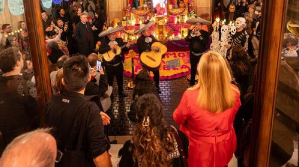 Puebla coloca Ofrenda Especial en Madrid