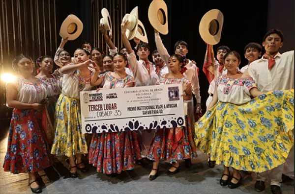 Danza Folclórica poblana obtiene tercer lugar