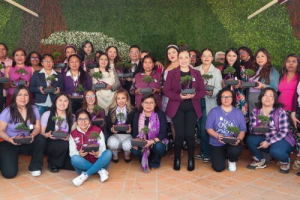 Se llev&oacute; a cabo "Crecemos juntas: mujeres que florecen"