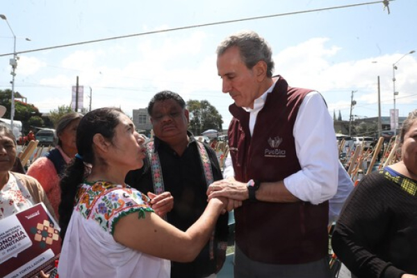 Puebla Capital entrega apoyos a 400 productores