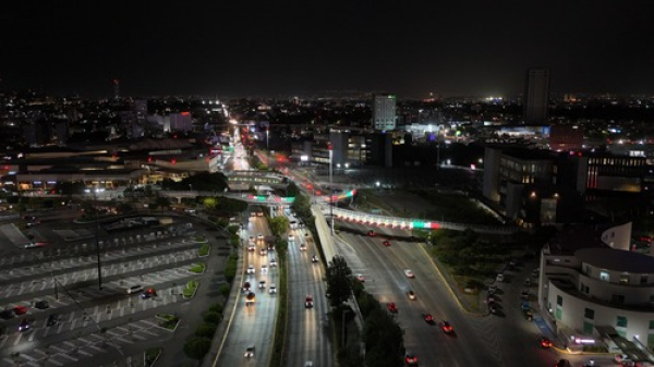 Infraestructura repara luminarias en Vía Atlixcáyotl