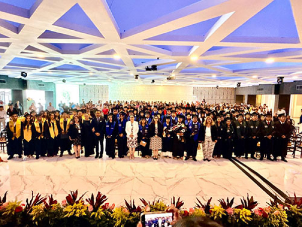 Gradúa IEDEP 70 profesionistas con sede regional en Huejotzingo