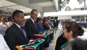 Alcalde Pepe Chedraui encabezó la ceremonia de Abanderamiento