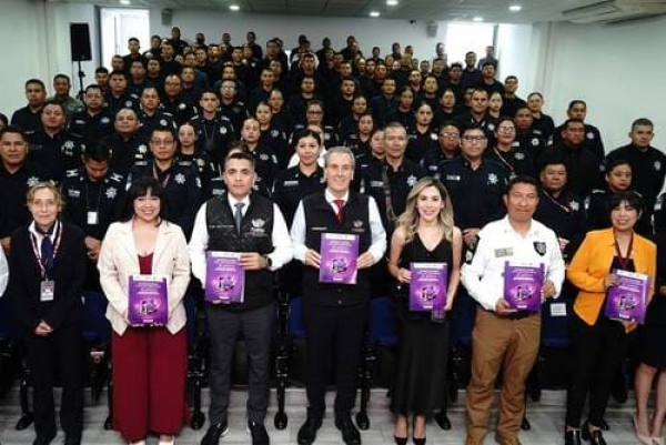 Ayuntamiento capacitan a 500 policías con perspectiva de género