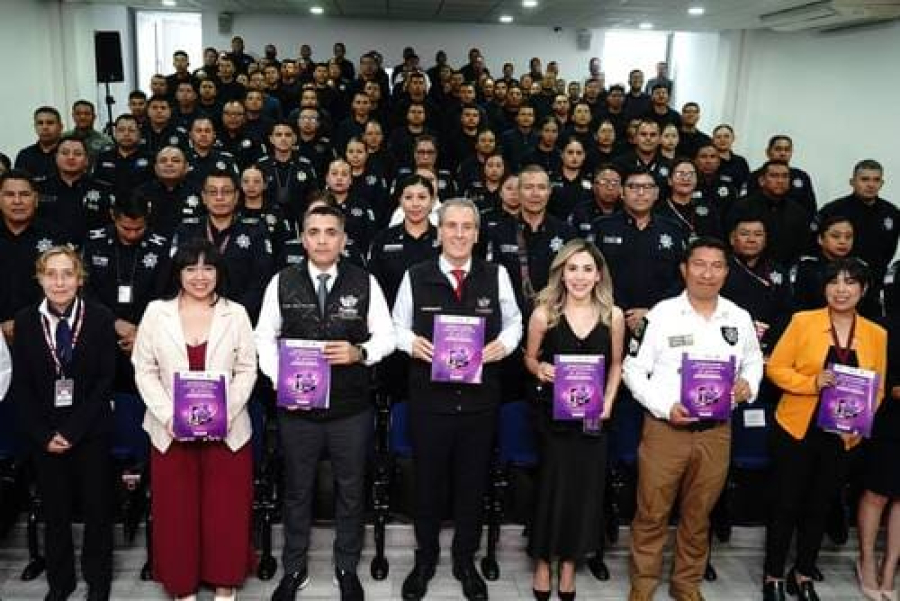 Ayuntamiento capacitan a 500 policías con perspectiva de género