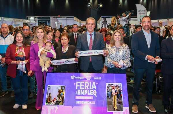 La Feria del Empleo "Mujeres Imparables" es inaugurada por el alcalde