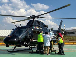 Trasladan v&iacute;a a&eacute;rea a beb&eacute; hacia la CDMX