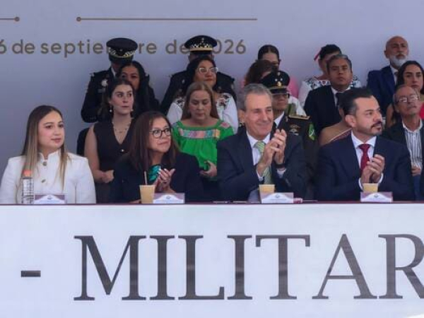 Pepe Chedraui participa en desfile de Independencia