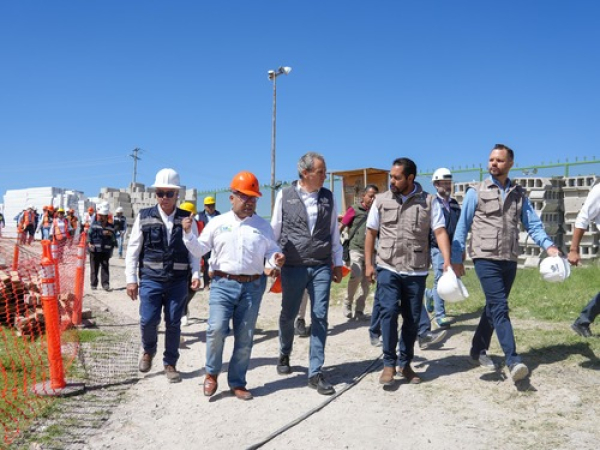 El edil Pepe Chedraui supervisa la obra del Bachillerato BUAP