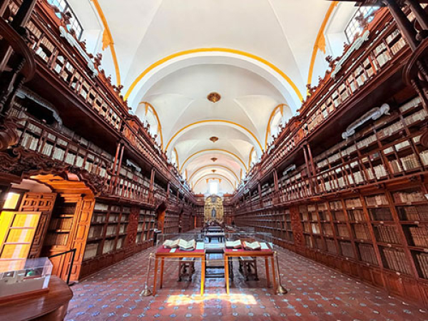 La Biblioteca Palafoxiana celebra el 380 aniversario