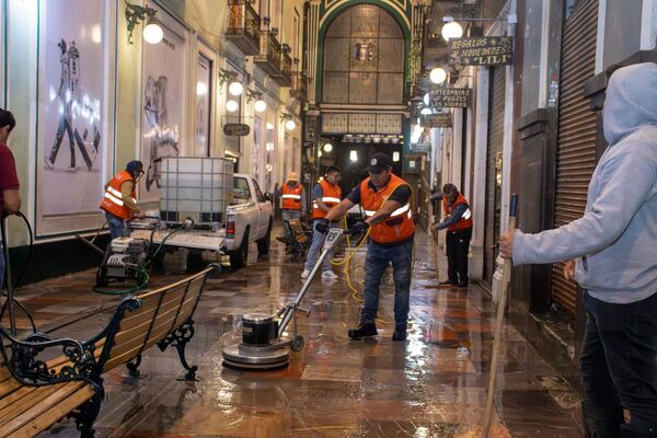 Espacios limpios en el zócalo en Semana Santa
