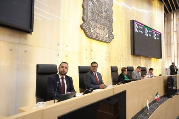 Congreso aprueba paridad de género en policías