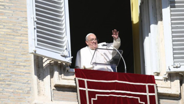 En Adviento, miremos a Jesús que aligera el corazón y nos sostiene en el camino