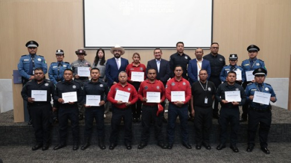 Congreso agradece la labor de policías