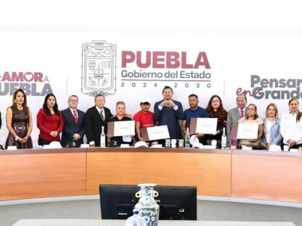 Puebla apoya a migrantes con inversión: Armenta