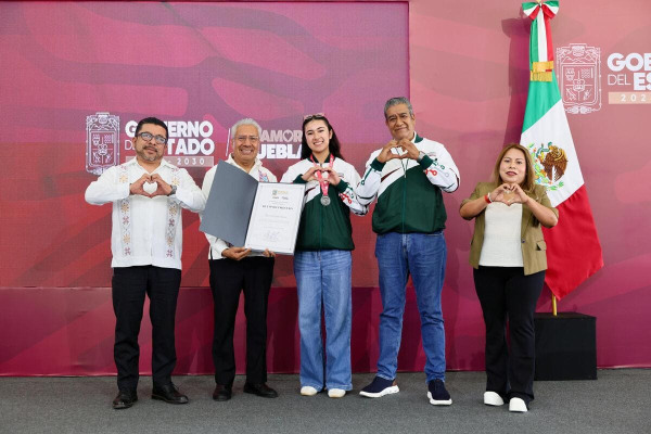 Talento poblano triunfa con medalla internacional en Londres