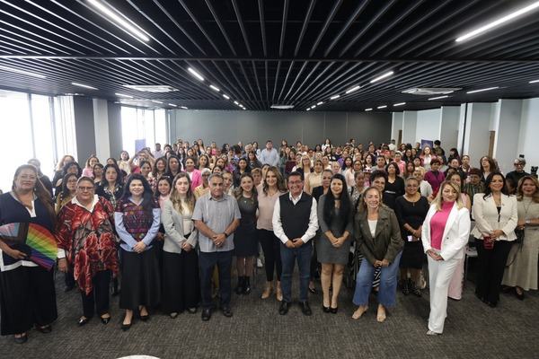 Congreso recibe el encuentro “Pink Power”
