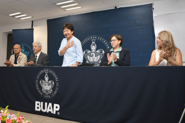 El Instituto de Física de la BUAP es reconocido por la rectora