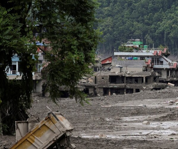 Más de 700 muertos por deslaves en el Himalaya