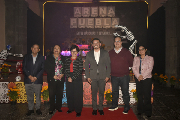 BUAP rinde homenaje a la lucha libre