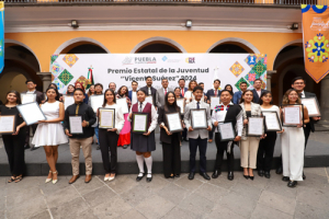 Jóvenes asistieron al premio Estatal de la Juventud &quot;Vicente Suárez&quot;