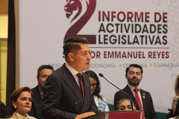 Senador Reyes rinde su 2do Informe de Labores