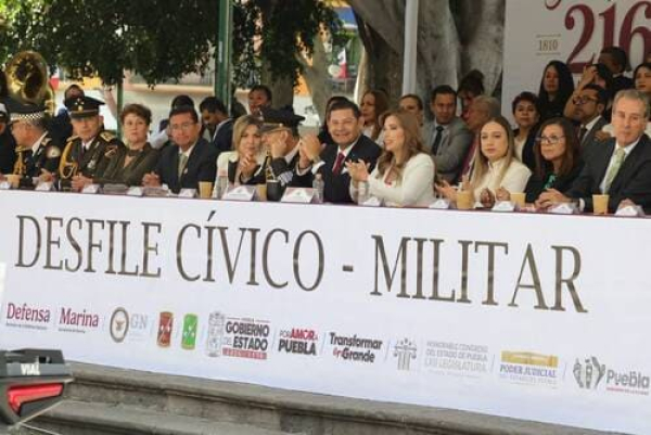Puebla realiza desfile cívico-militar