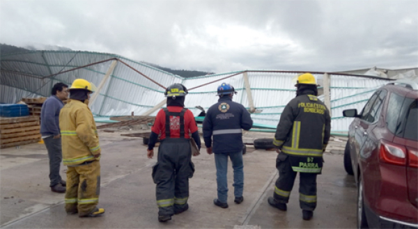 Atención inmediata a afectados por tornado en Chignahuapan