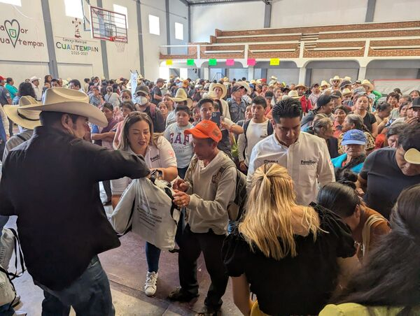 SEDIF entrega de apoyos alimentarios en Cuautempan