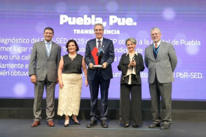 Recibe Pepe Chedraui reconocimiento por transparencia y rendición de cuentas