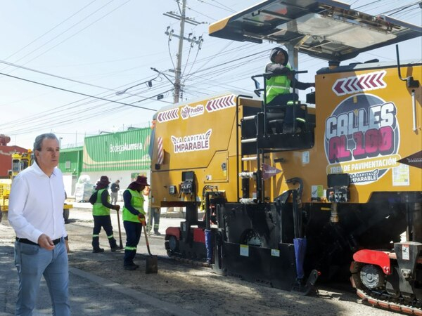 Pepe Chedraui supervisa pavimentación en Vicente Guerrero