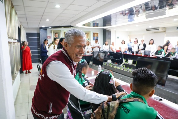 Abandera SEP Puebla a estudiantes de educación especial
