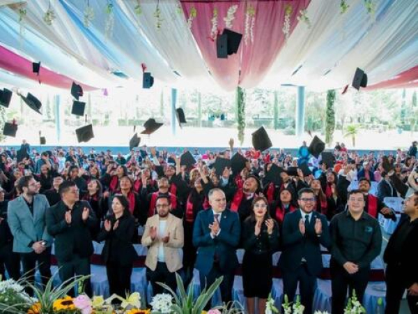 Egresan nuevos técnicos de la UTTECAM