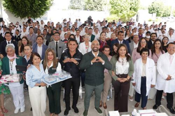 Entrega SEDIF 3.4 mdp en equipo médico y ortopédico