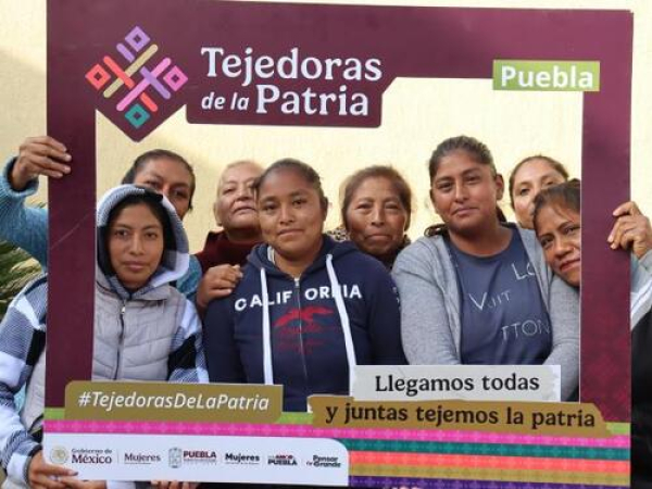 Federación y Puebla promueven red Tejedoras de la Patria