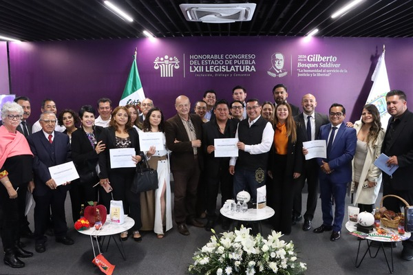 Congreso reconoce a Guías de Turistas de Puebla