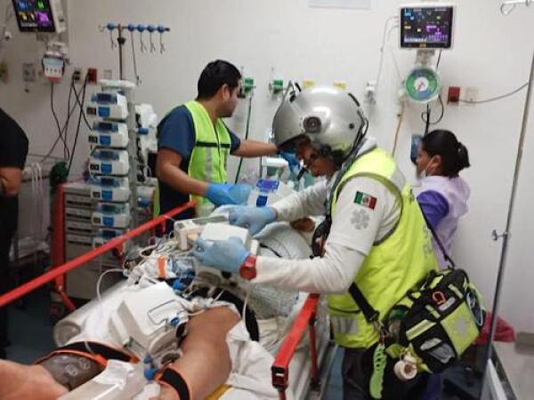 Trasladan a joven con quemaduras de Acatlán a Puebla