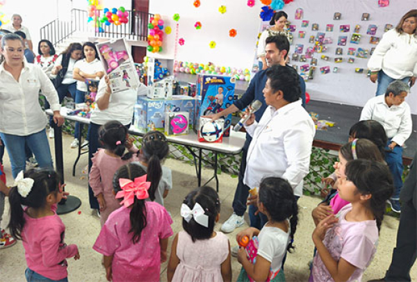 Sindicato de burócratas festejó a las niñas y niños en su día