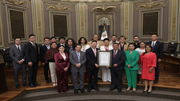 Congreso de Puebla recibe a Embajada de China