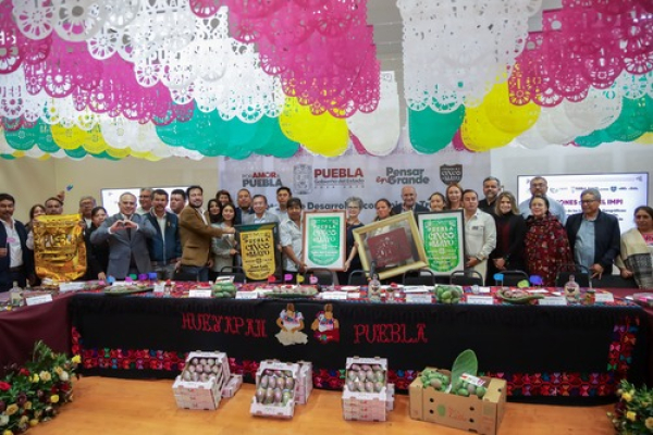 UTTECAM lanza Proyecto de Protección del Papel Picado de Huixcolotla