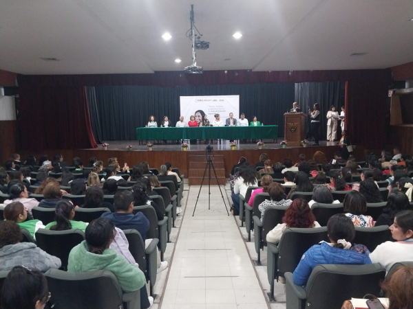 Maestras de preescolar recibieron pláticas sobre una educación transformadora