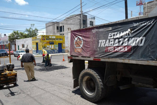 Avanza mantenimiento de calles en Puebla