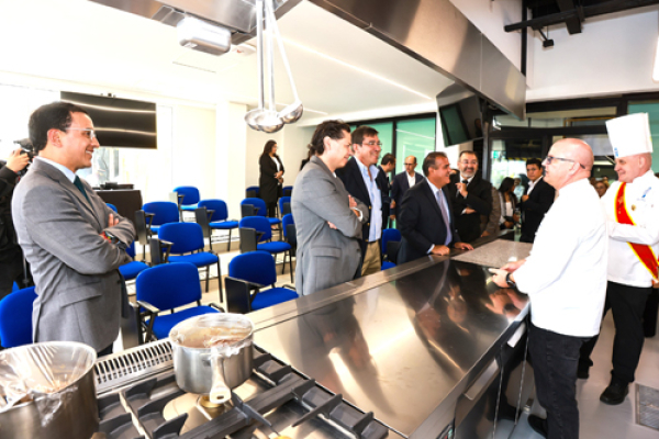 Inauguran cocinas demo en la formación culinaria