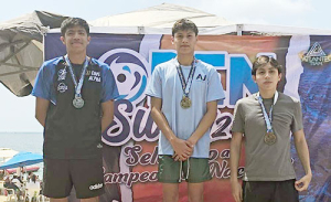 Nadadores Titanes Club Alpha logran pase nacional